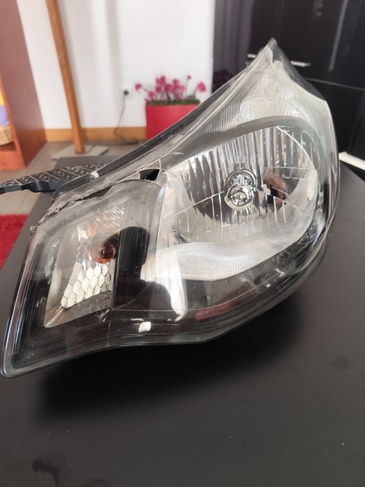 Farol esquerdo Opel Karl 2018
