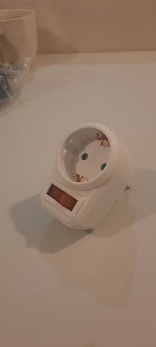 Tomada elétrica com interruptor