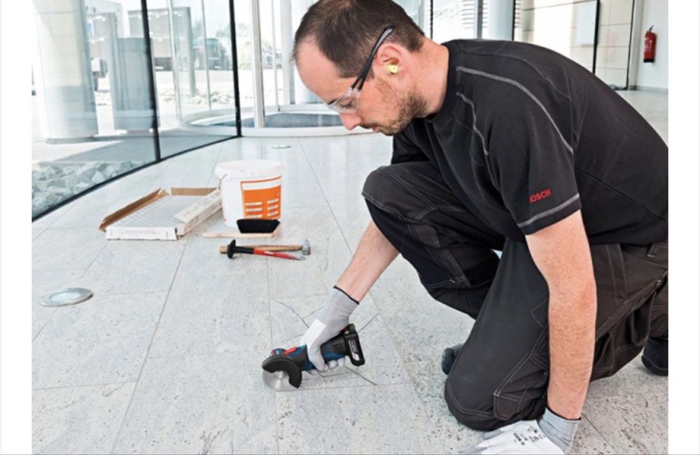 Акумуляторна кутова шліфмашина Bosch GWS 12V-76 Professional без акб та з/п