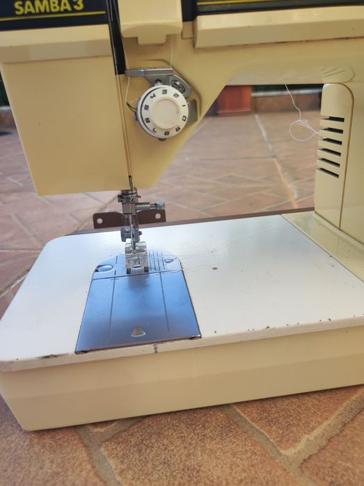 Maquina de costura elétrica Singer samba 3