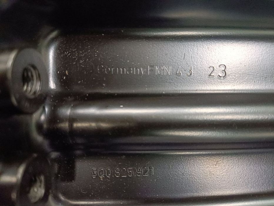 Кронштейн оригінал для кріплення захисту двигуна Фольцваген Шкода Skod