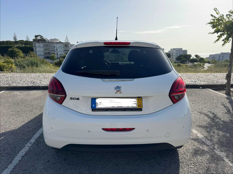 Peugeot 208 1.6 Blue HDI Style — photo 2
