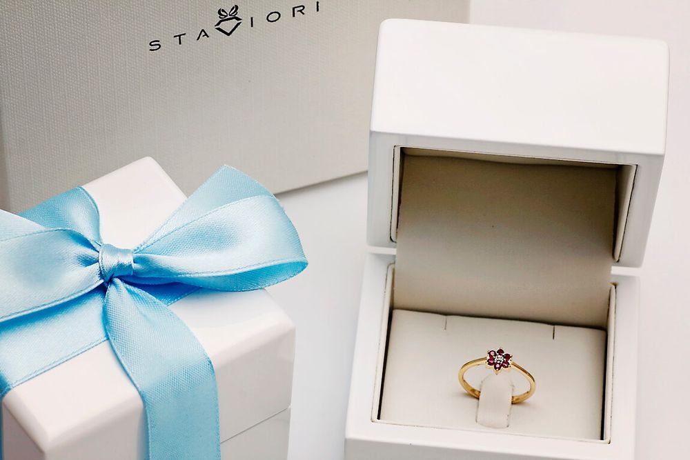 Złoty pierścionek Staviori z diamentem