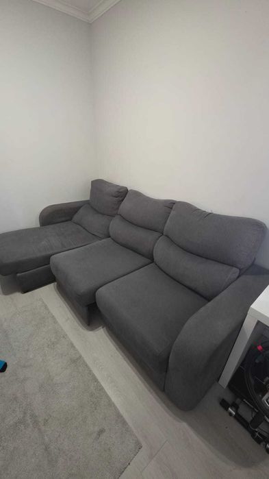 Sofá-cama de 3 lugares com chaise longue em tecido cinzento
