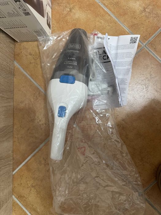 Aspirador Portátil BLACK + DECKER 3.6V