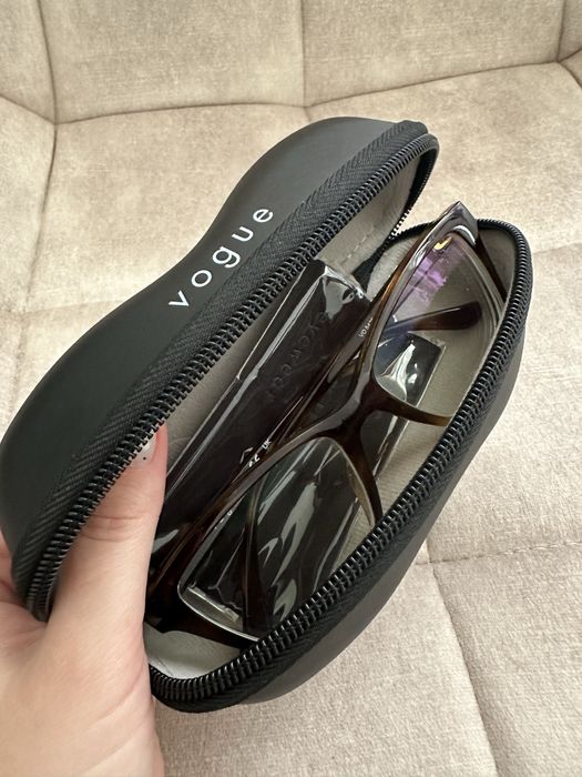 Окуляри Vogue (правий -4,5 ; лівий -3,75)