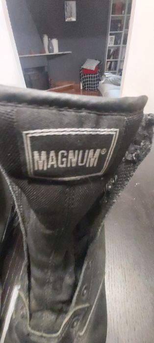 Botas magnum  praticamente novas 42