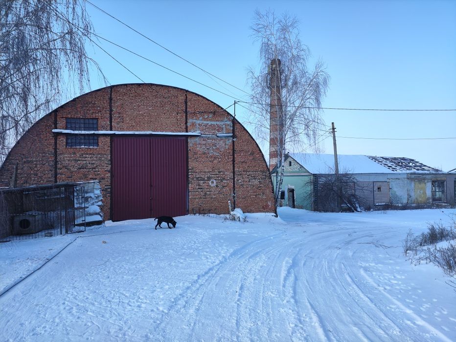 Продам приміщення, склади ... На території консервного заводу.