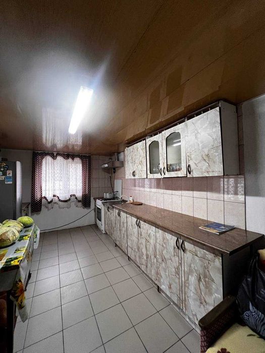 Продається просторий житловий будинок з земельною ділянкою 0,43 га