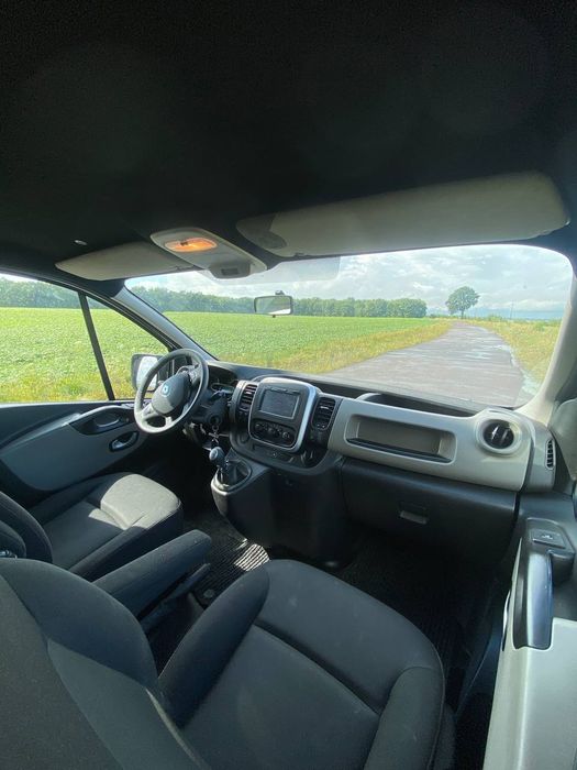 автомобіль  рено трафік