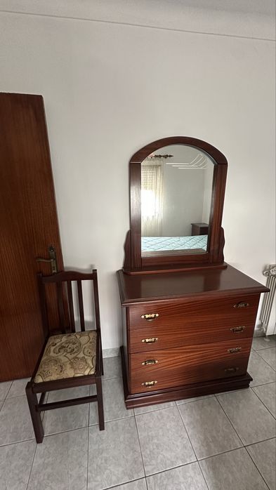 Cama, comoda,roupeiro, etc