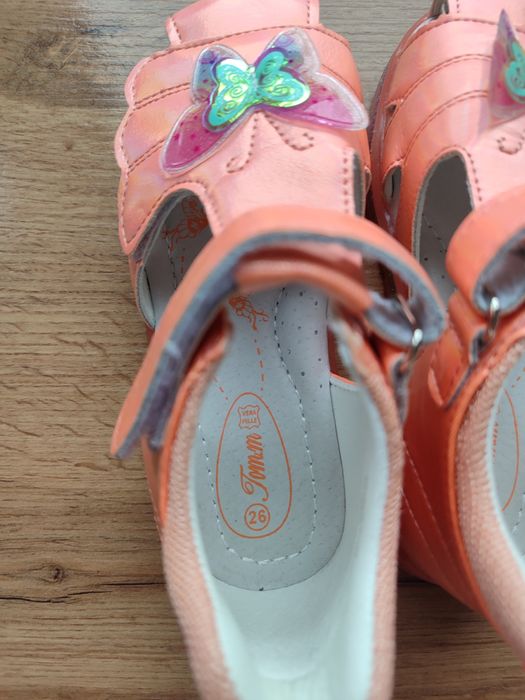 Sandałki dziewczęce rozmiar 26.