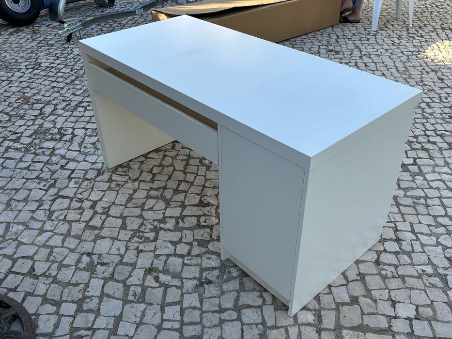 Secretária Ikea - bom estado