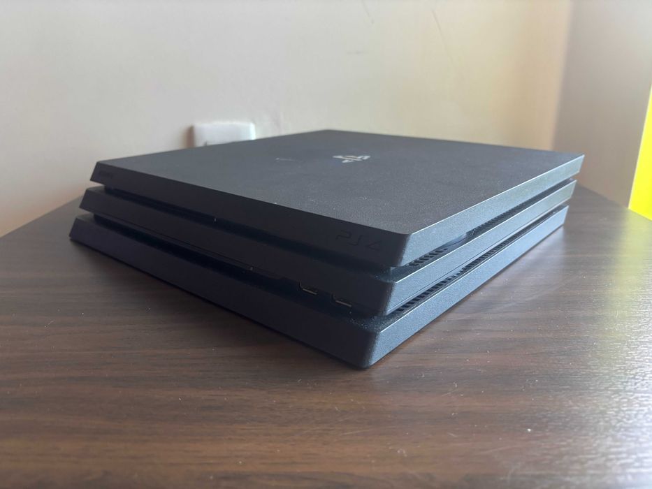 PS4 Pro 1TB Com Comando