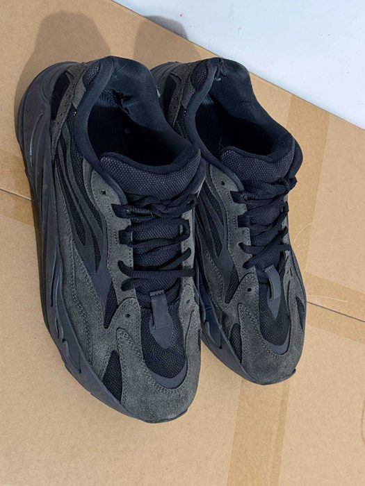 Adidas Yeezy Boost 700 V2 Premium Black