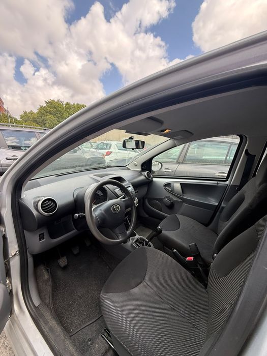 TOYOTA  2011 impecável