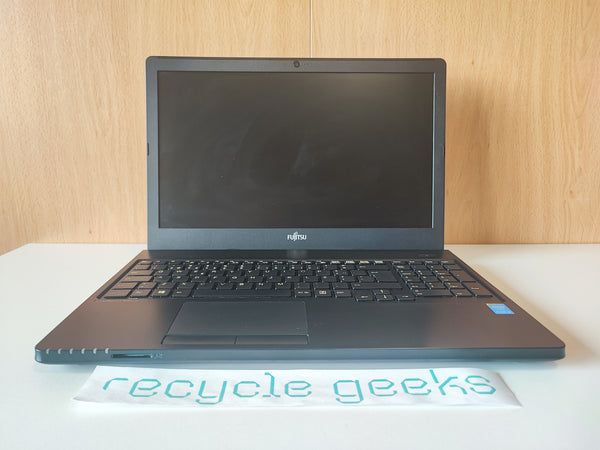 Fujitsu LIFEBOOK A555 i3-5005U 8GB RAM 128GB SSD Teclado PT Win 11 Estado: Muito Bom - B