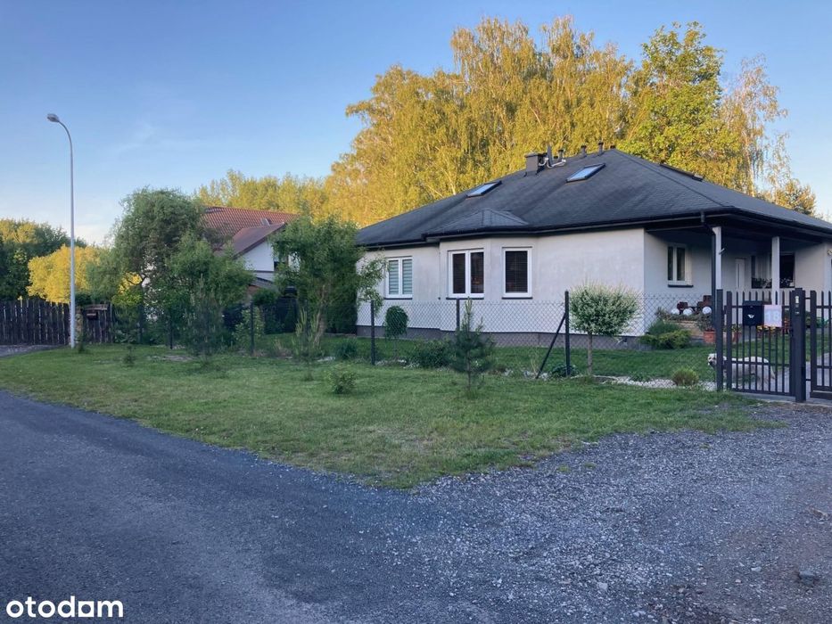 Parterowy dom 150 m² - 1000 m² działki  - 2 garaże - bezpośrednio