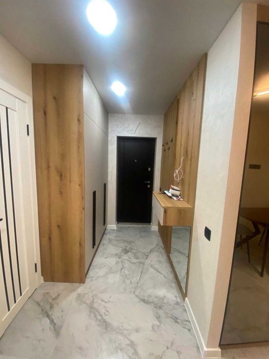 Продаж 2 км квартири на Злуки