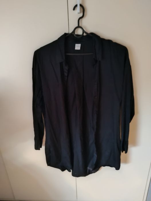 Dłuższa czarna koszula