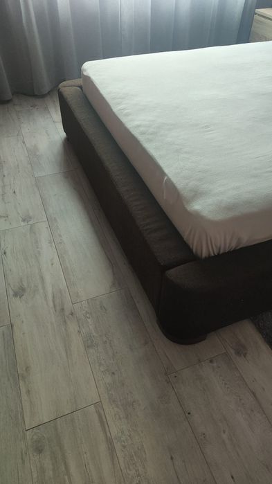 Cama de casal com estrado