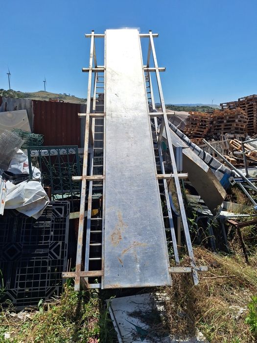 Mesa grande toda em inox