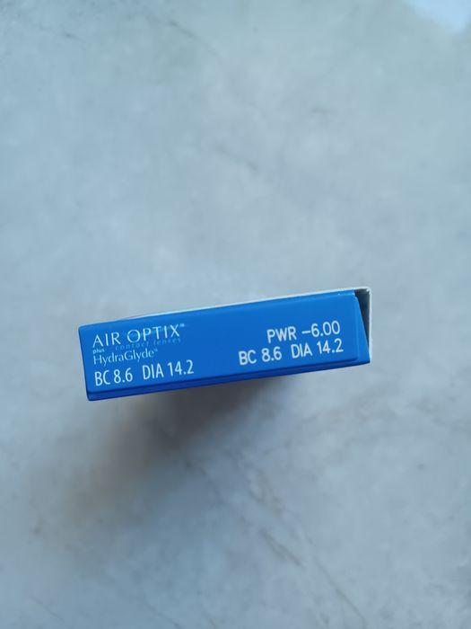 Контактні лінзи Air Optix Plus. Hydra Glyde