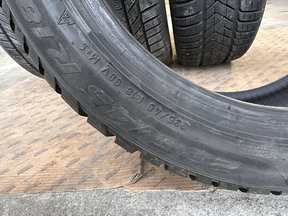 Резина зимная.   Continental.   235.45.18    Romania