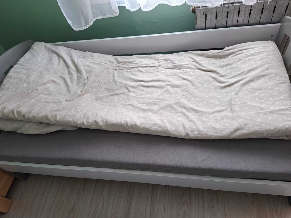 Łózko z materacem na gwarancji