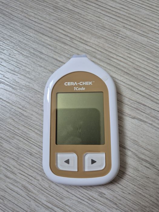 Glukometry do pomiaru cukru Cera-Chek i Viva-Chek