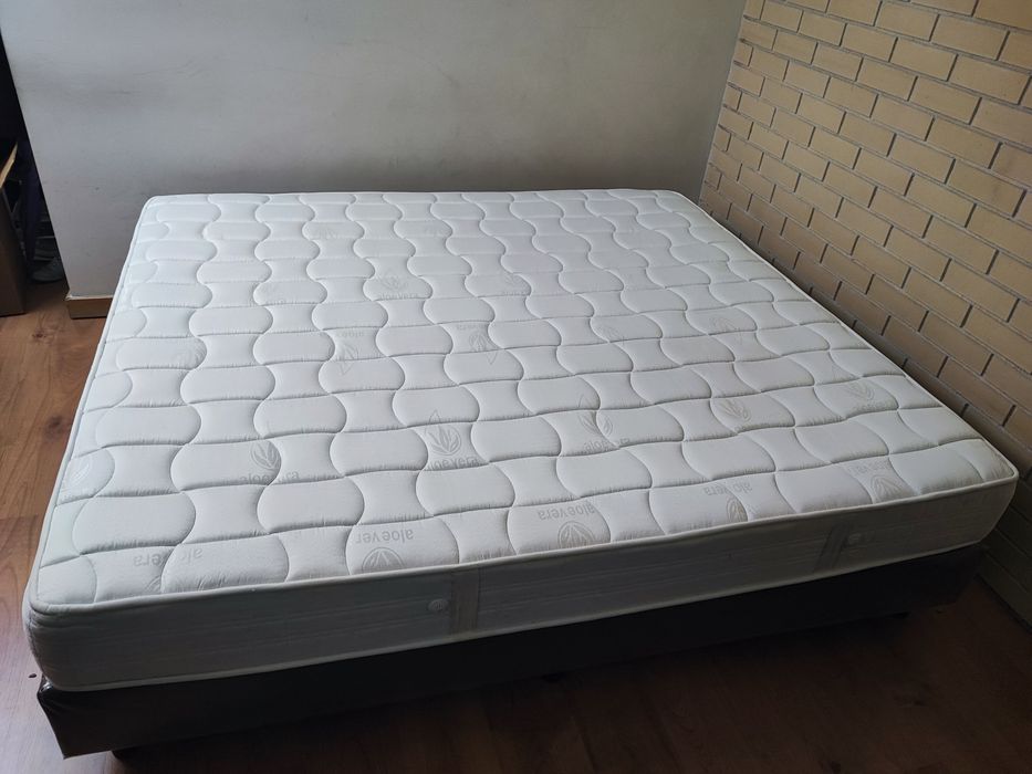 Cama & colchão 180x200cm