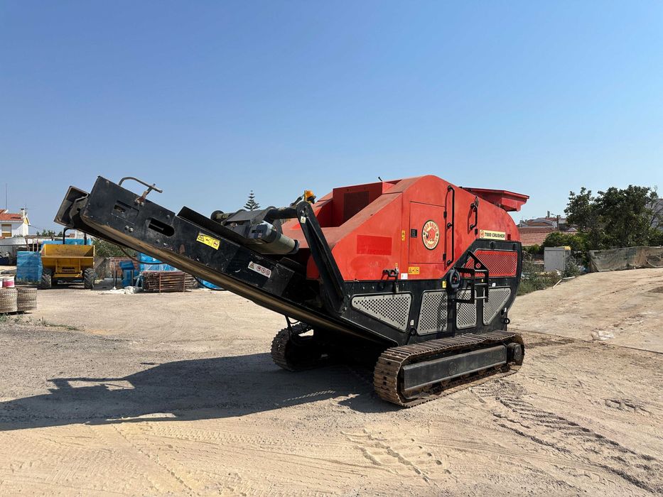 Britadeira Móvel de Lagartas Red Rhino 7000