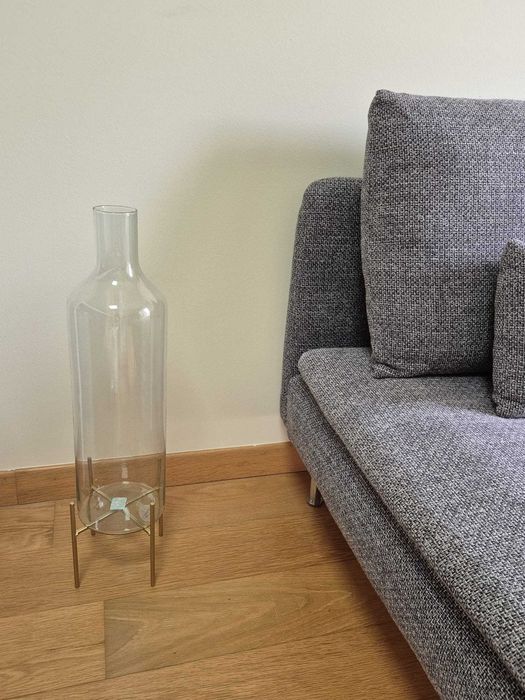 Jarra decorativa em vidro com pedestal