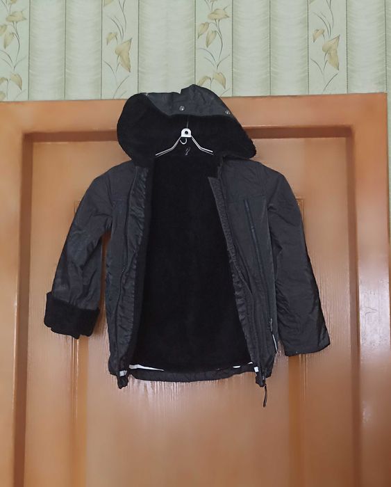 тёплая куртка на 8 - 9 лет