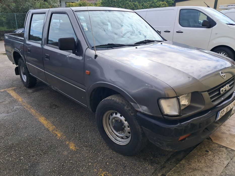 Opel campo 2.5 td  160 000 km 5 lugares