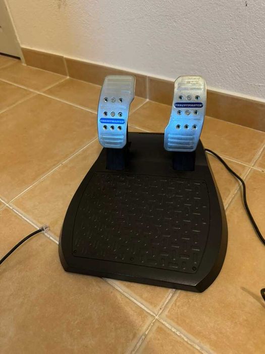 Volante + Pedais + Mudanças - Thrustmaster T300RS