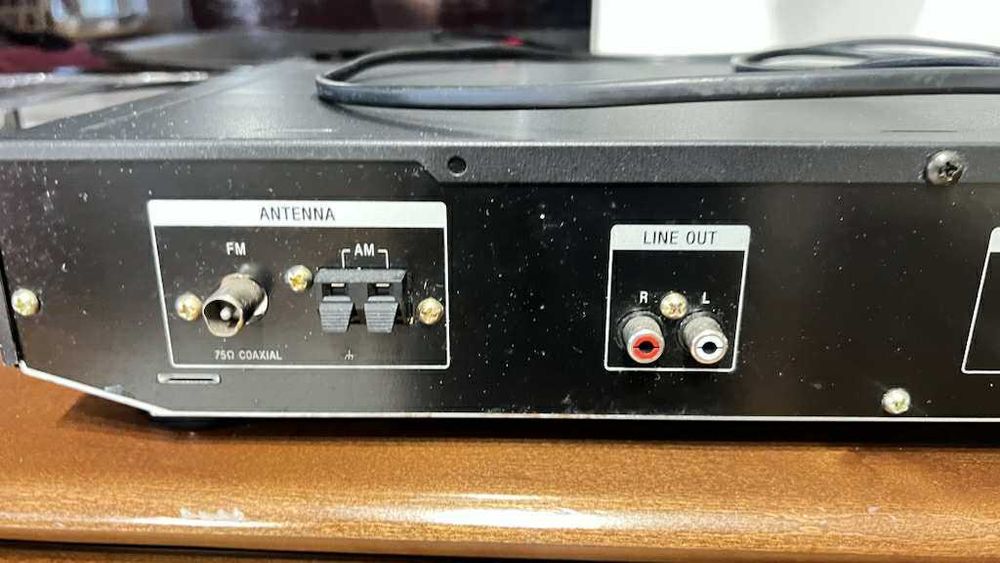 Tuner radiowy Sony ST-SE 520 RDS