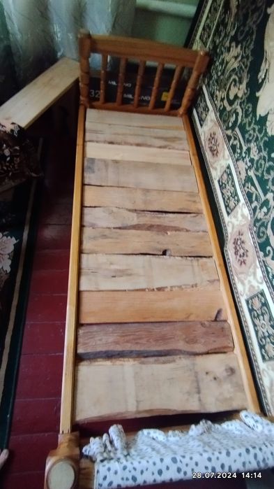 Кровать с матрасом