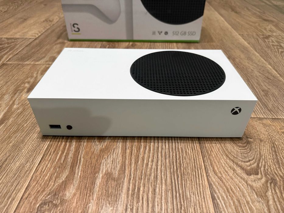 Microsoft Xbox Series S 512Gb, 2 геймпада, є аккаунт з EA FC 26 та ін.