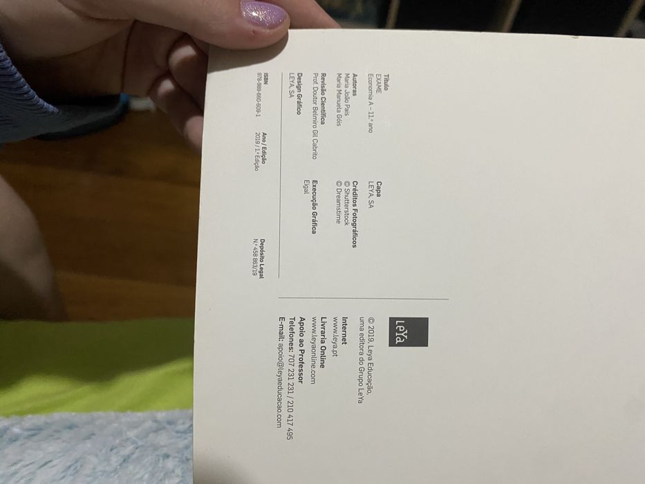 Livro de estudo para exame de economia 11° ano