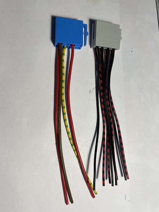 Adaptadores/terminais autorádio DIN