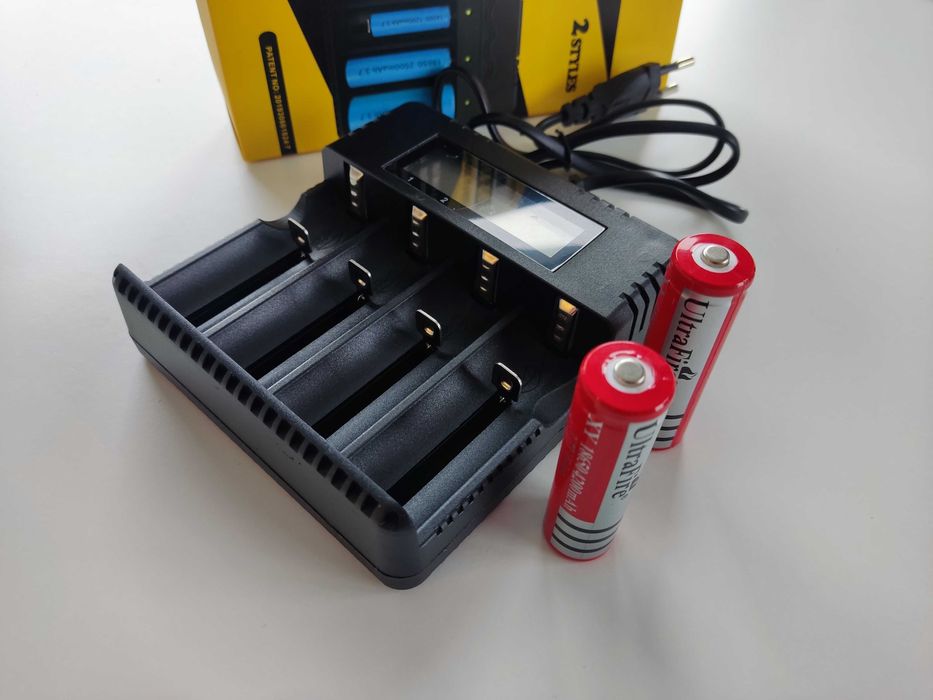Automatyczna ŁADOWARKA LCD Li Ion 18650 3,7 4,2V 3A MOCNA + 4  OGNIWA