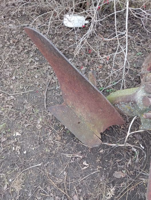 1 корпусний плуг до трактора