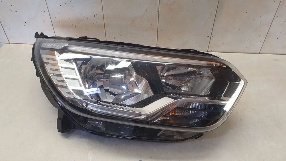 Renault Express Lampa przednia 260103369R