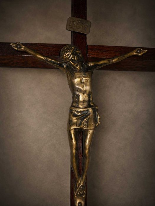 Arte Sacra - Crucifixo Antigo em Bronze Maciço e Cruz em Pau Santo