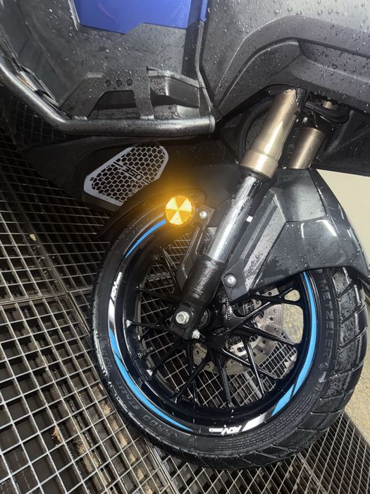 Honda ADV 350cc.