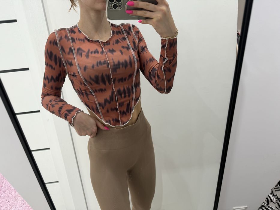 Bluzeczka top crop bershka
