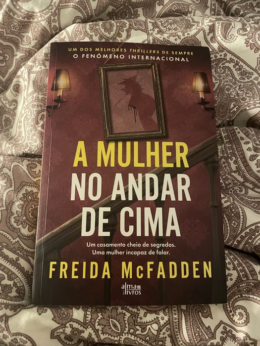 Livro A mulhwe no andar de cima de Freida McFadden