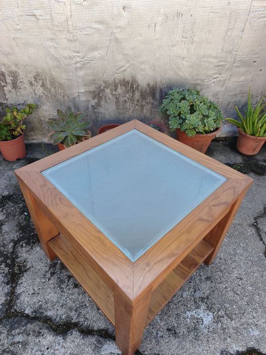 Mesa de Centro/Apoio com vidro