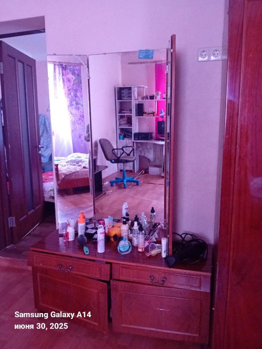 Продам мебель,зеркало